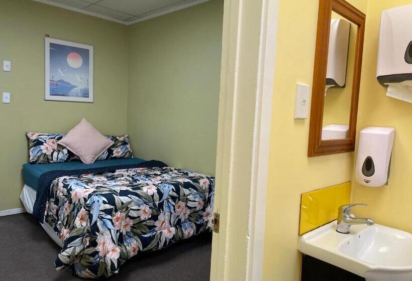 هاستل Silverfern Backpackers