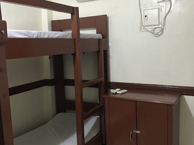 הוסטל Wendy's Apartelle