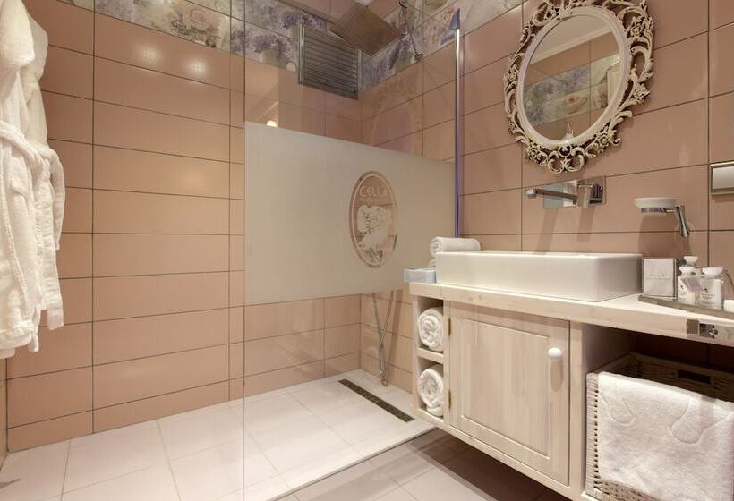 تختخواب و صبحانه Cella Boutique Hotel & Spa