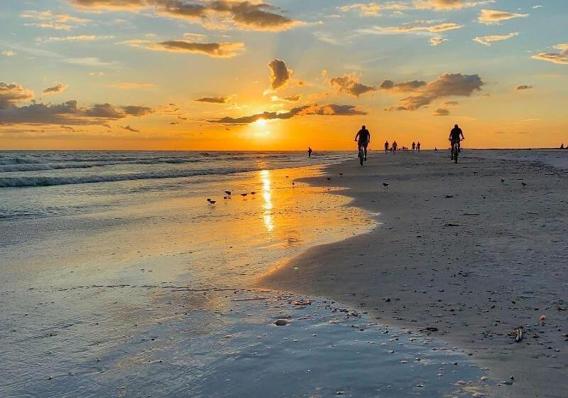 فندق Casey Key Resorts  Beachfront