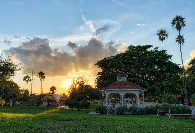 فندق Casey Key Resorts  Beachfront