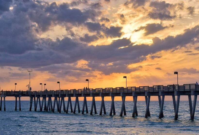 فندق Casey Key Resorts  Beachfront