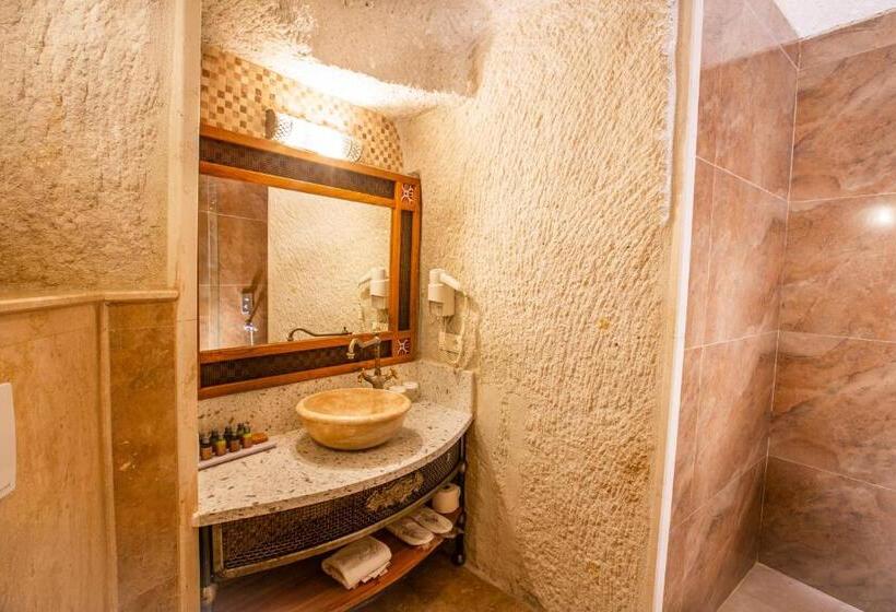 هتل Imperial Cave Suites & Spa