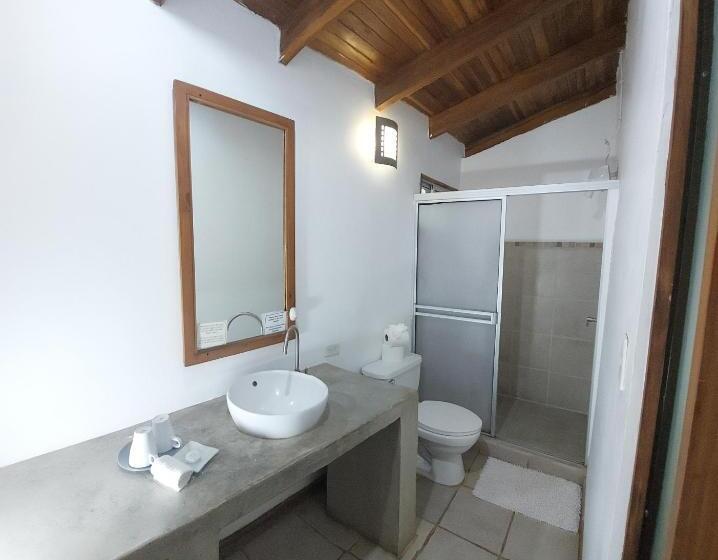 هتل Indra Inn