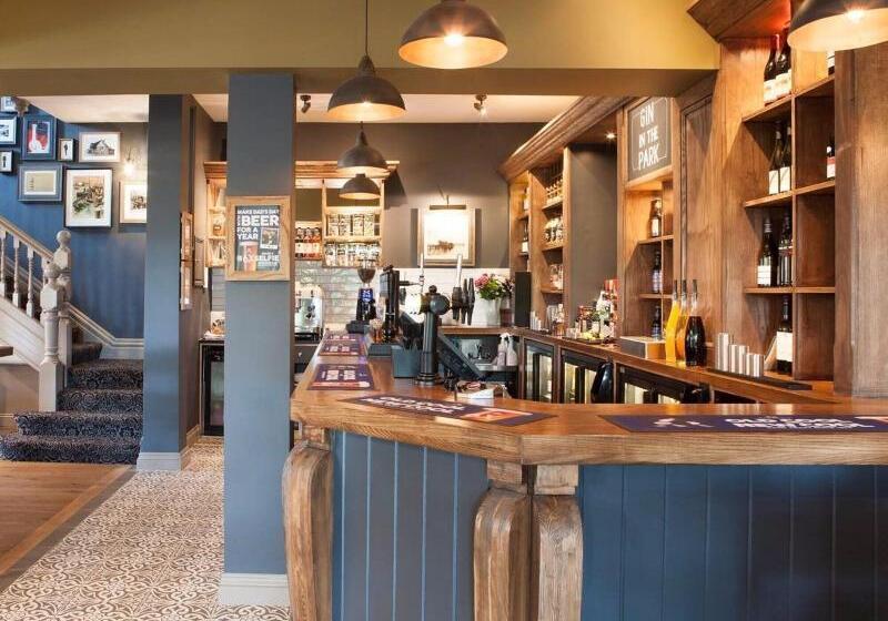 هتل Inn In The Park