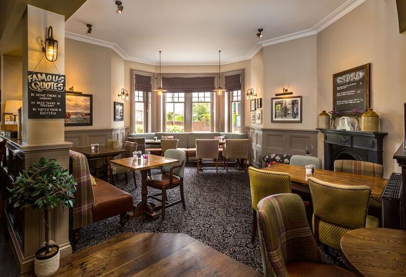 هتل Inn In The Park