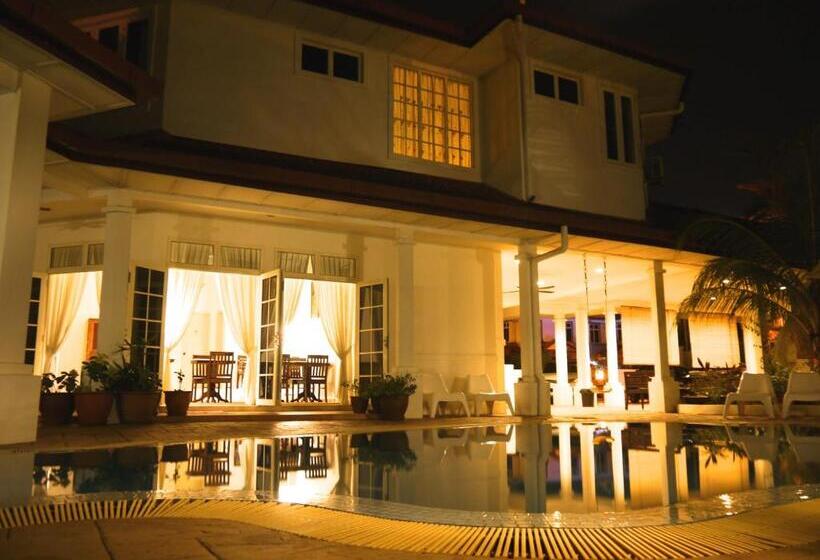 پانسیون Rumah Putih Near Klia & Xiamen University