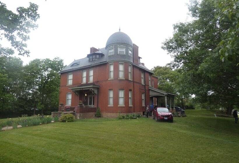 Bed and Breakfast Johnstone Mansiion