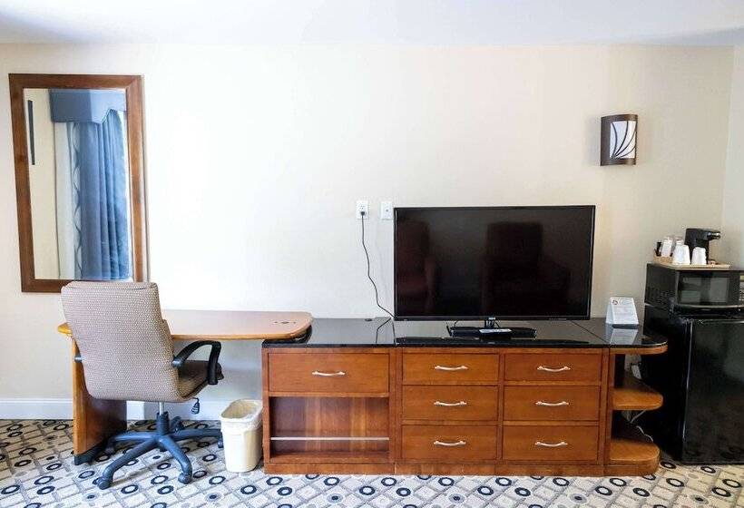 هتل Days Inn By Wyndham College Park Atlanta Airport South