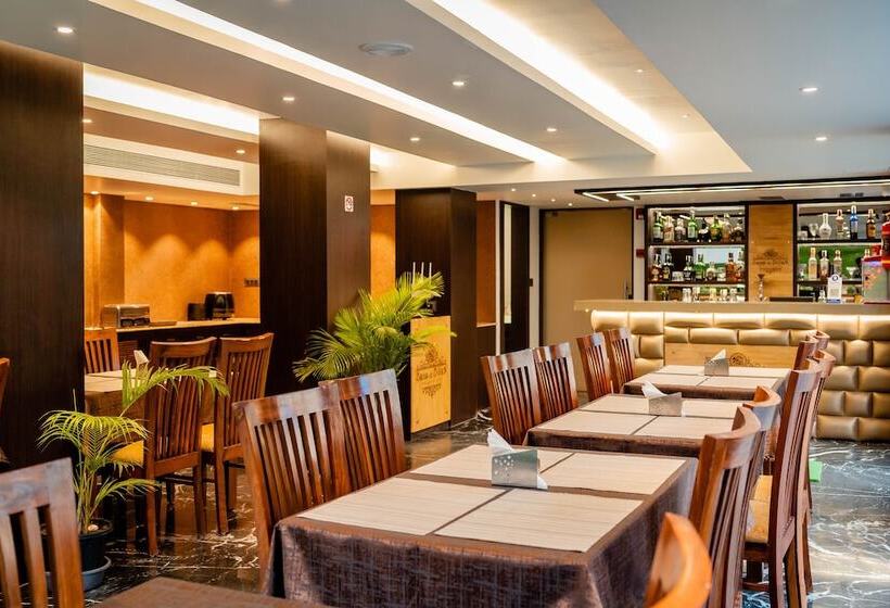 فندق Divan Clarks Inn Goa