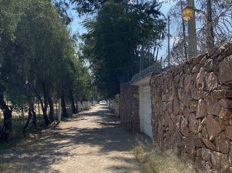 בית מלון כפרי Magnolias Jardin & Boutique Suites