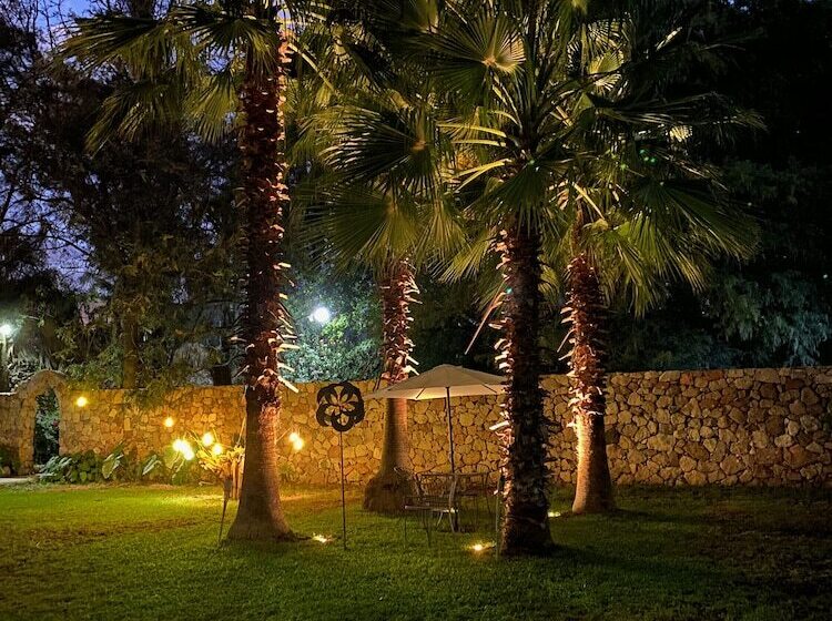 בית מלון כפרי Magnolias Jardin & Boutique Suites