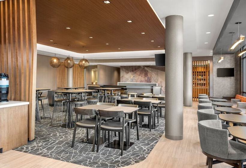 ホテル Springhill Suites By Marriott Menomonee Falls