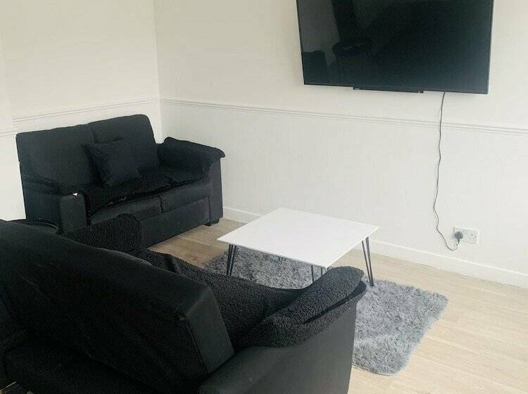 レジデンス Impeccable 3 Bed House In Brentwood