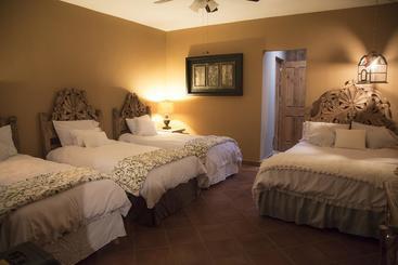 Fotos del hotel Tadeo Inn Bed & Breakfast:  25