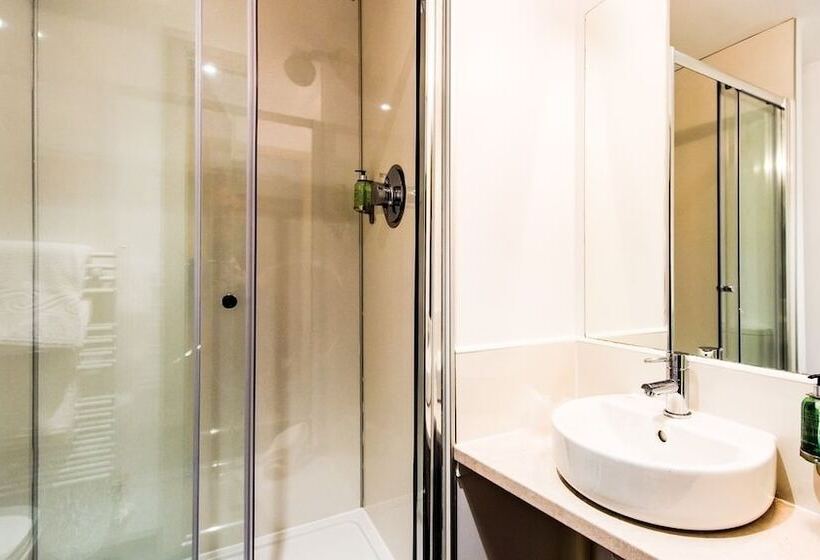 فندق The Lodge At Perth Racecourse