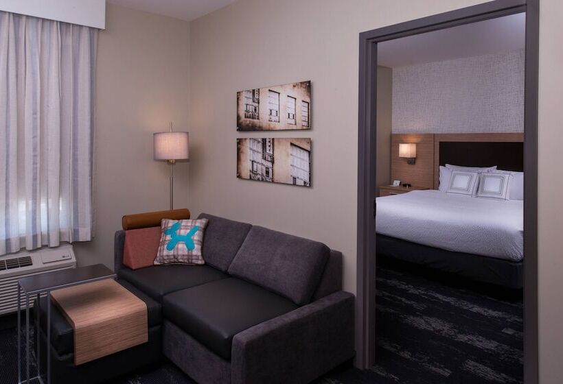 هتل Towneplace Suites By Marriott Saskatoon