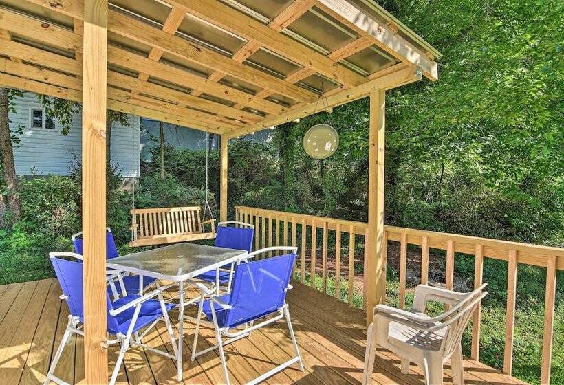 Near Dining: Columbus Cottage W/ Furnished Deck!