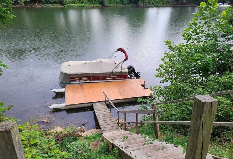 Cozy Family Home W/ Kayaks, Dock & Fire Pit!