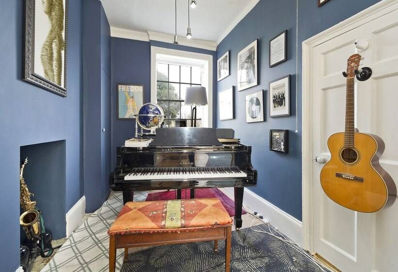 Historic Family Home Near Hampstead Heath By Underthedoormat