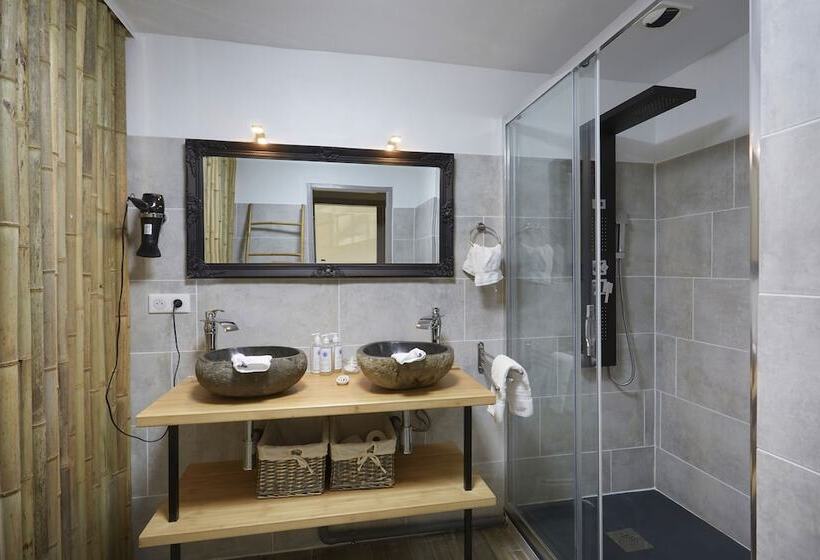 فندق Domaine De Bersaillin