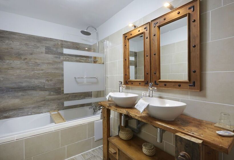 فندق Domaine De Bersaillin