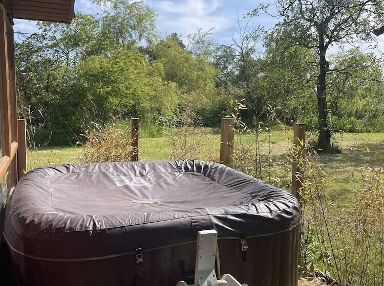 هتل Immaculate 3 Bed Lodge In Otley