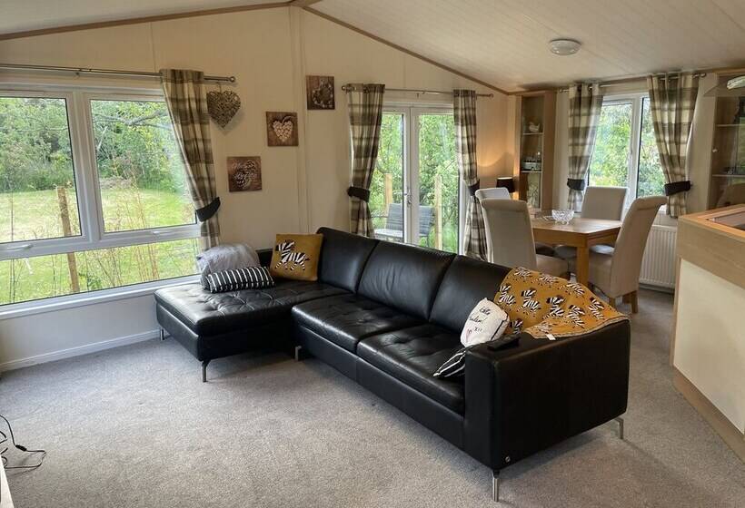 هتل Immaculate 3 Bed Lodge In Otley