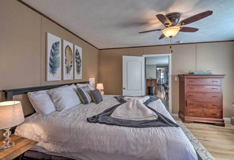 Kentucky House Located On Dale Hollow Lake!