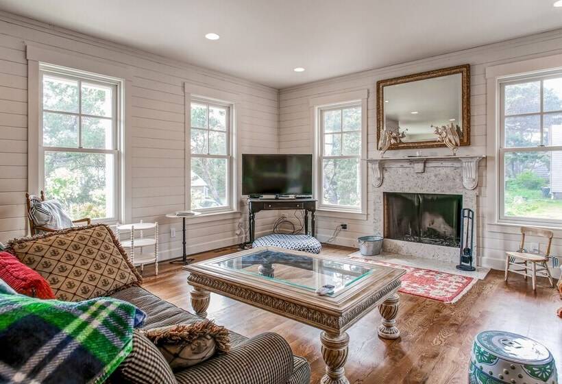 Modern Gearhart Getaway, Walk To Beach & Downtown!