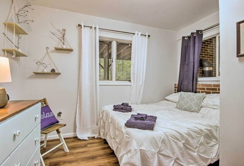 Mountain Town Adventures Home W/ Fire Pit!