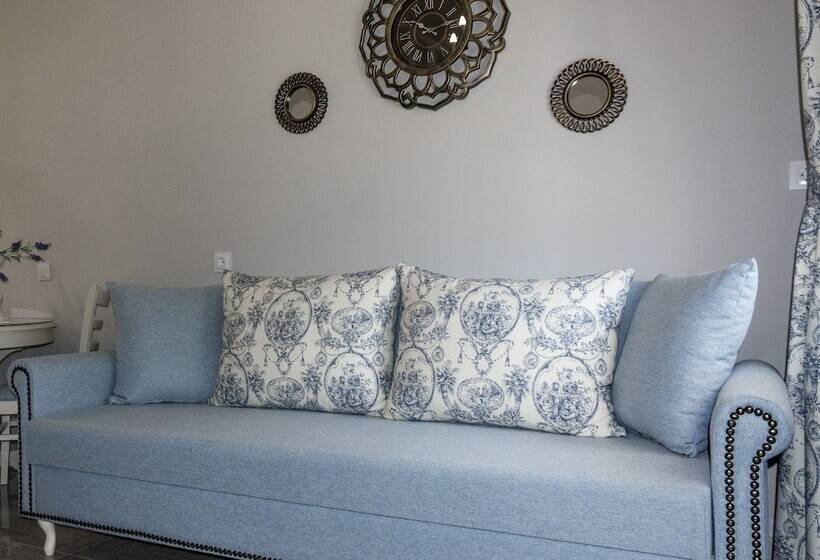 بنسيون Nafsika Suites