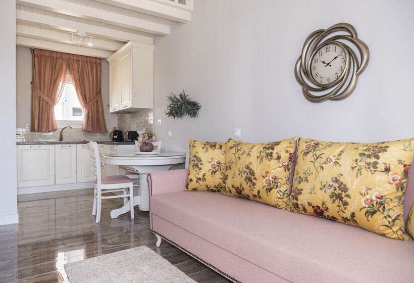 بنسيون Nafsika Suites
