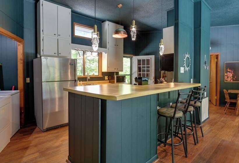 Pet Friendly Cabin   1 Mi From Fontana Lake!