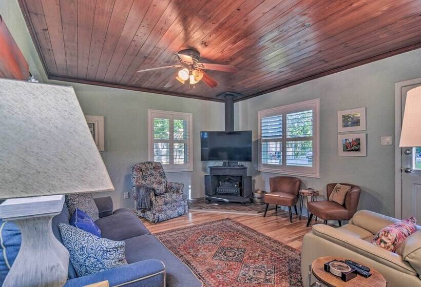 Quiet Crystal Beach Hideaway   Steps To Shoreline!