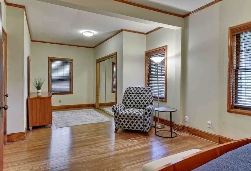 Quiet  Twin Ridge  Omaha House: Screened In Porch!