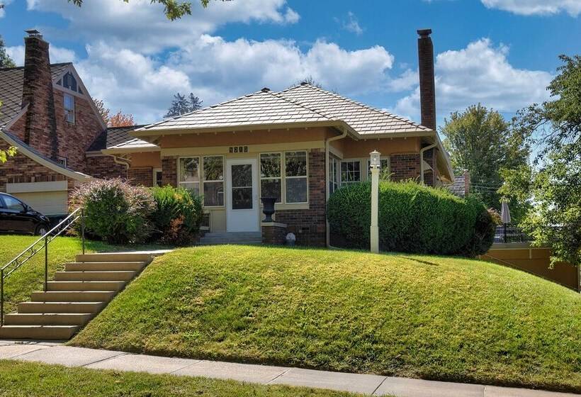 Quiet  Twin Ridge  Omaha House: Screened In Porch!