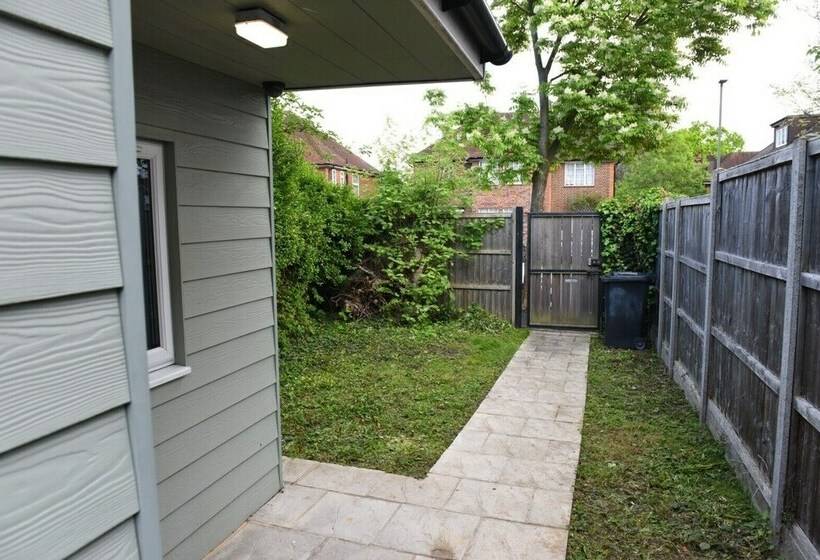 إقامة Beautiful 1 Bed House In Edgware