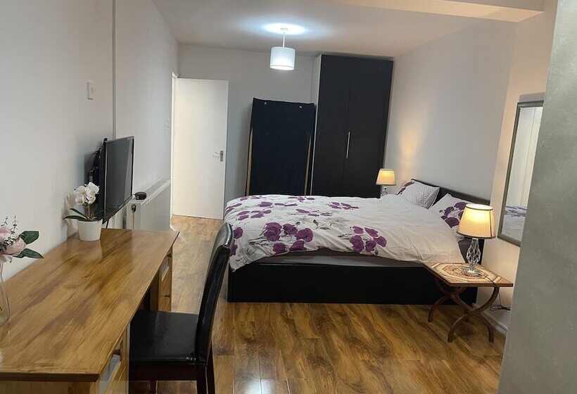 إقامة Inviting 2 Bed Apartment Near Heathrow