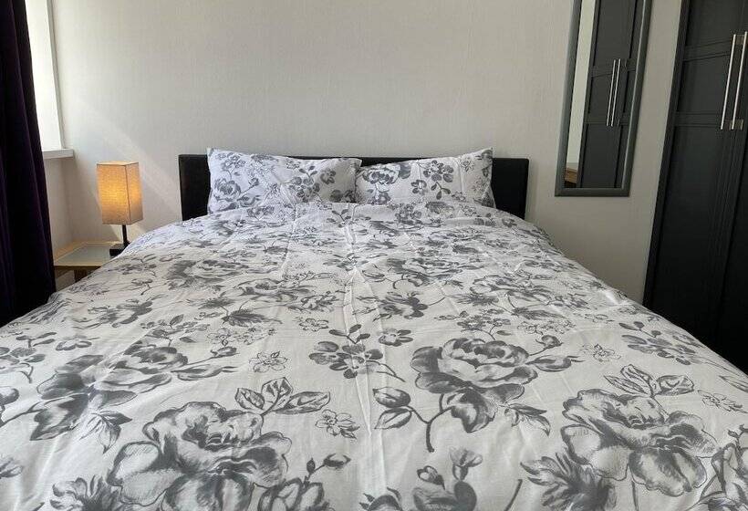 إقامة Inviting 2 Bed Apartment Near Heathrow