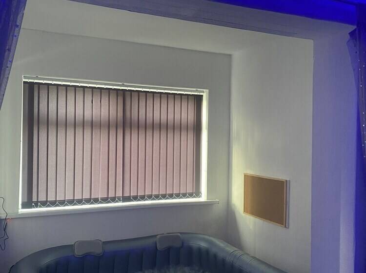 اقامتگاه Sapphire Suites, Stunning 2 Bed House In Bradford