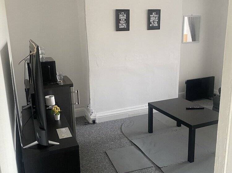 اقامتگاه Sapphire Suites, Stunning 2 Bed House In Bradford