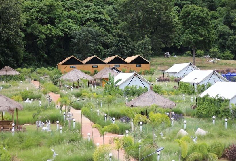 استراحتگاه Mont Blanc Glamping Khao Yai