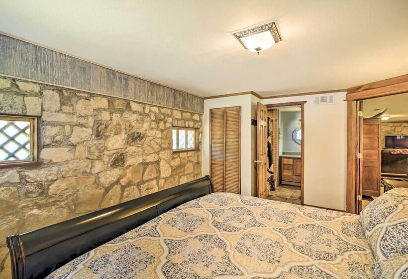 Countryside Cottage: 17 Mi To Downtown San Antonio