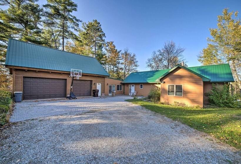 Cabin On Powell Lake W/ On Site Snowmobile Trails!