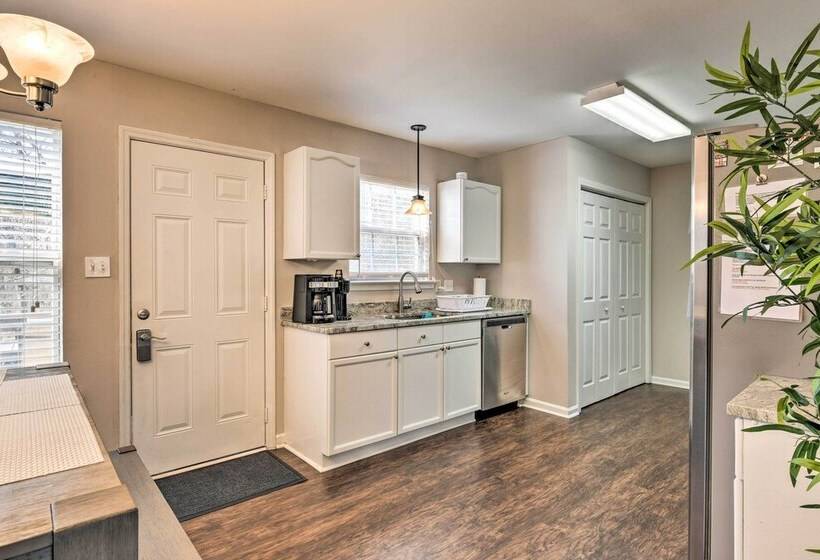 Charlotte Family Retreat W/ Deck, Near Uncc!