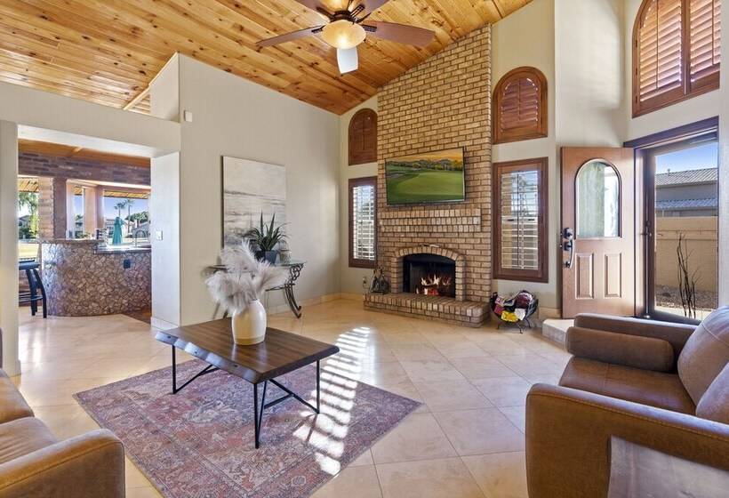 Upscale Phoenix Oasis W/ Small Private Pool & Spa!