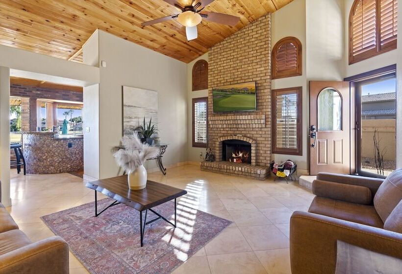 Upscale Phoenix Oasis W/ Small Private Pool & Spa!