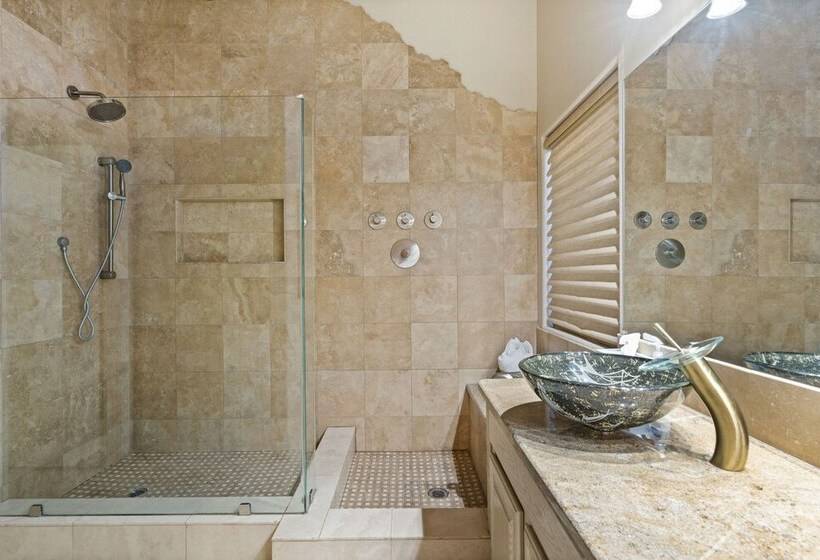 Upscale Phoenix Oasis W/ Small Private Pool & Spa!