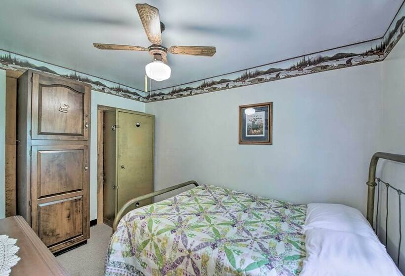 Waters Edge Retreat W/ Deck On Patoka Lake!